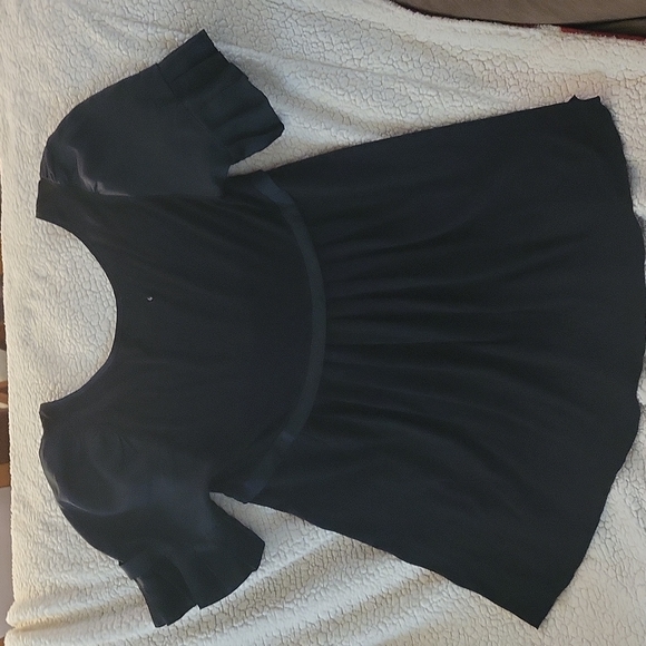 Monahmour maternity short-sleeved blouse. Roomy, silky sleeves & middle bow. Med - Picture 4 of 6